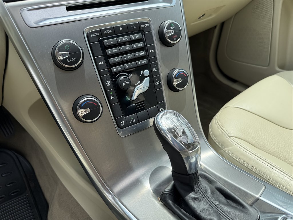 2013 Volvo XC60 - $9,399