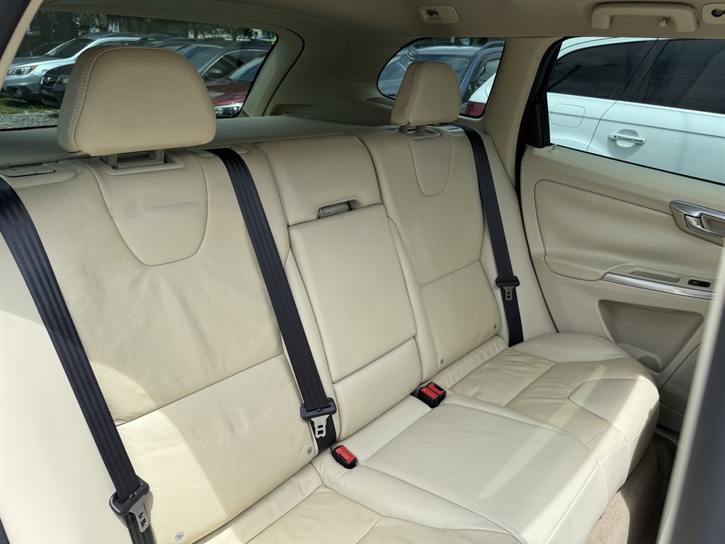 2013 Volvo XC60 - $9,399