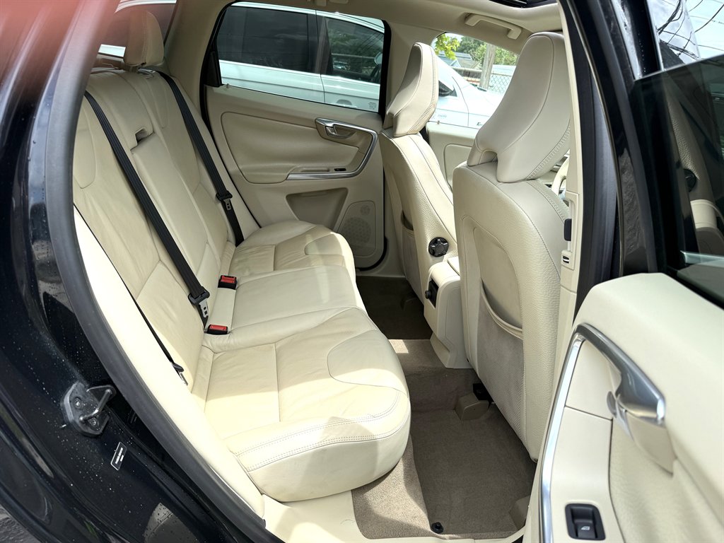 2013 Volvo XC60 - $9,399