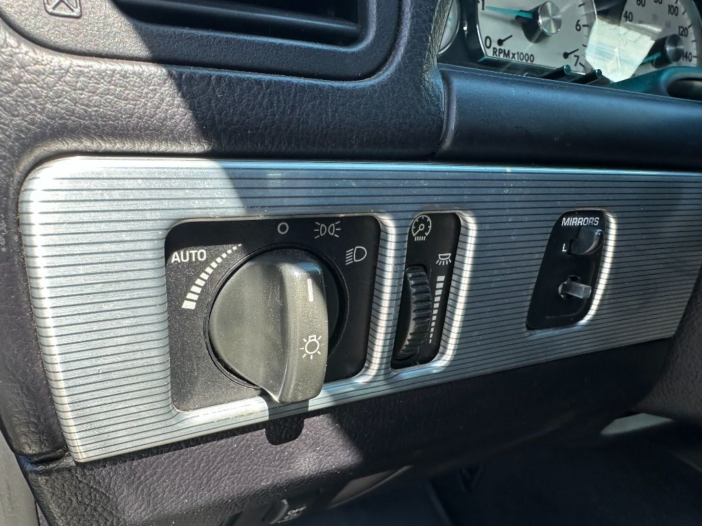 2005 Ford Thunderbird Deluxe photo