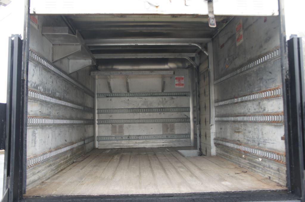2015 Isuzu Diesel Box Truck  photo