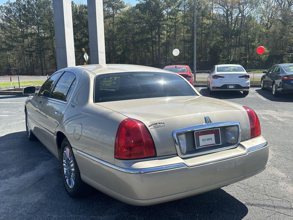 2006 Lincoln Town Car Signature Limited photo