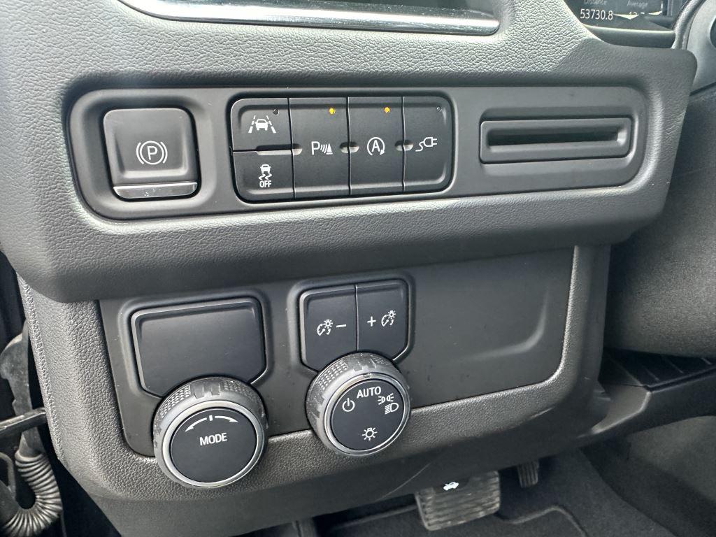 2022 Chevrolet Suburban 1500 LS photo