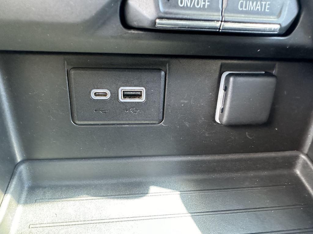 2022 Chevrolet Suburban 1500 LS photo