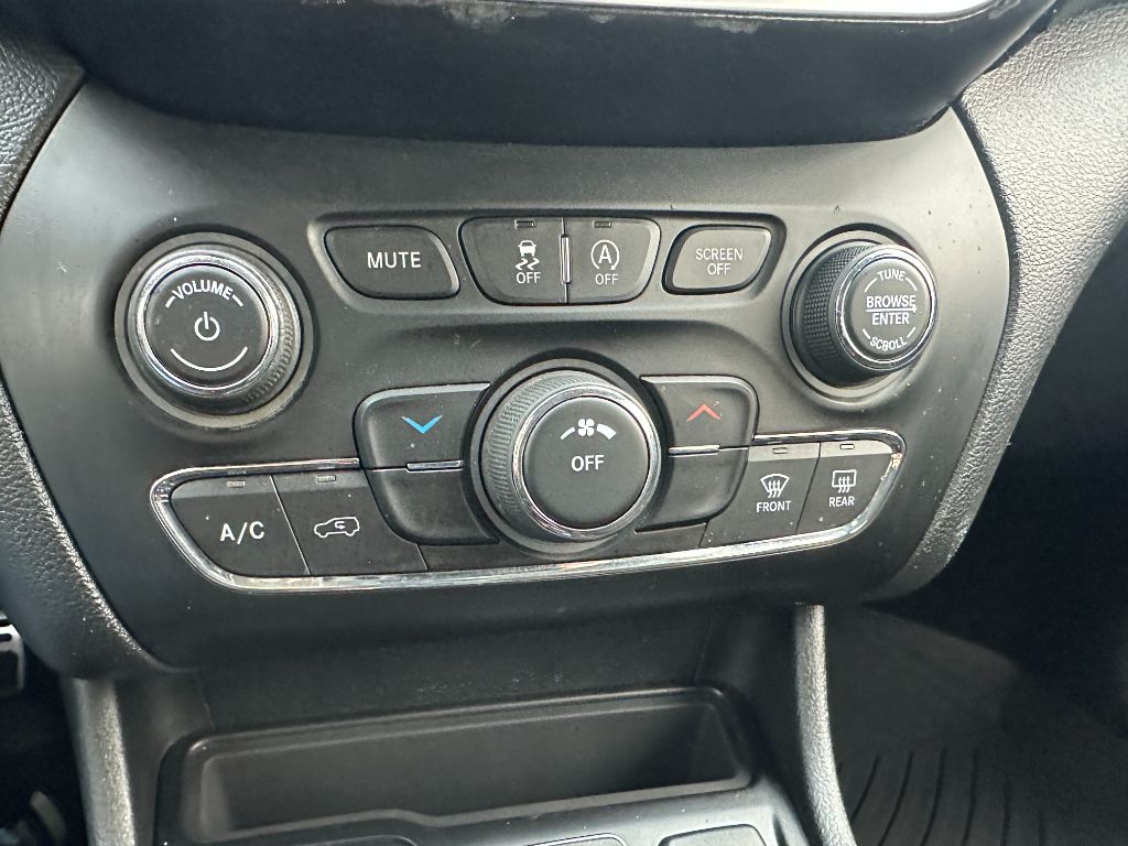 2019 Jeep Cherokee LATITUDE photo