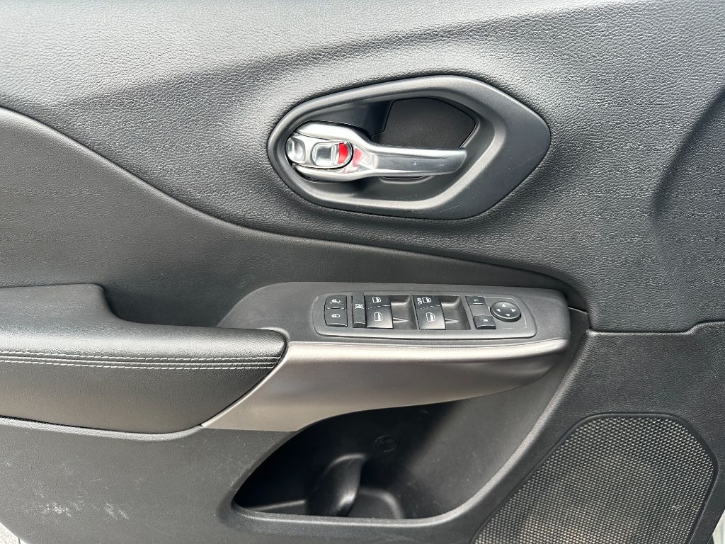 2019 Jeep Cherokee LATITUDE photo