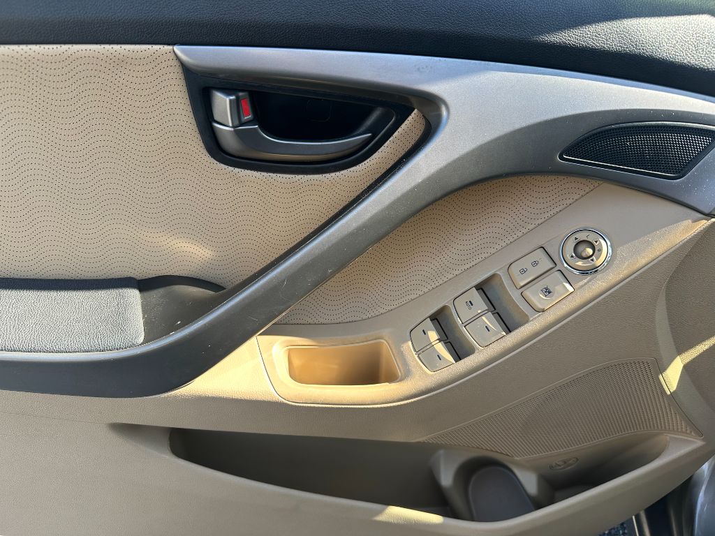 2013 Hyundai Elantra GLS photo