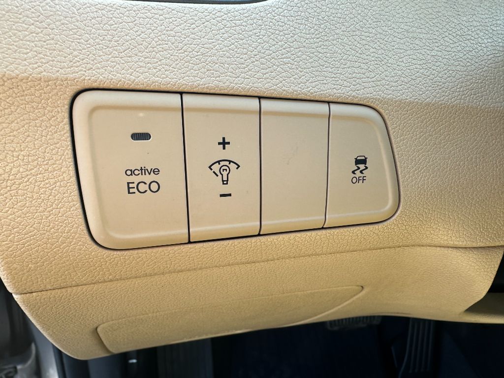 2013 Hyundai Elantra GLS photo
