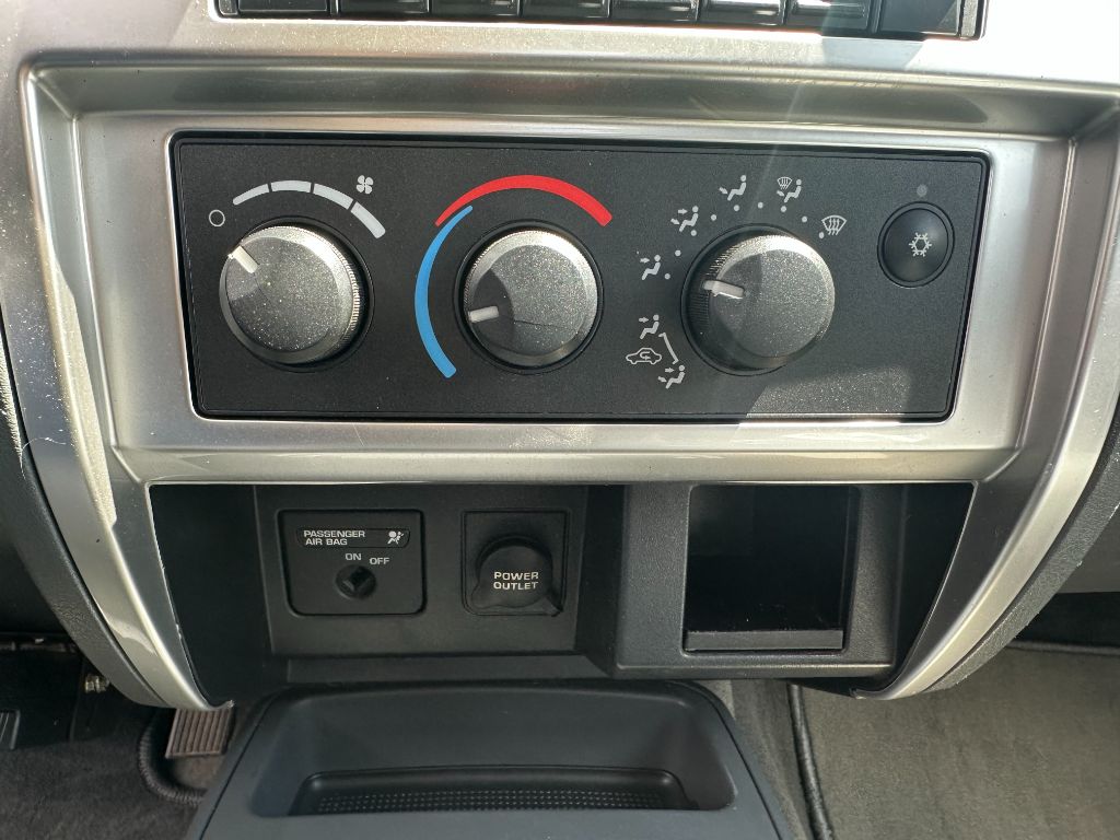 2005 Dodge Dakota Laramie photo