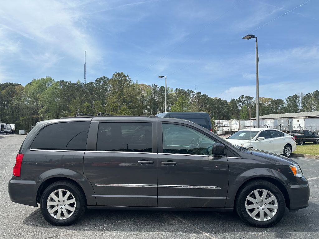 2016 Chrysler Town & Country Touring photo
