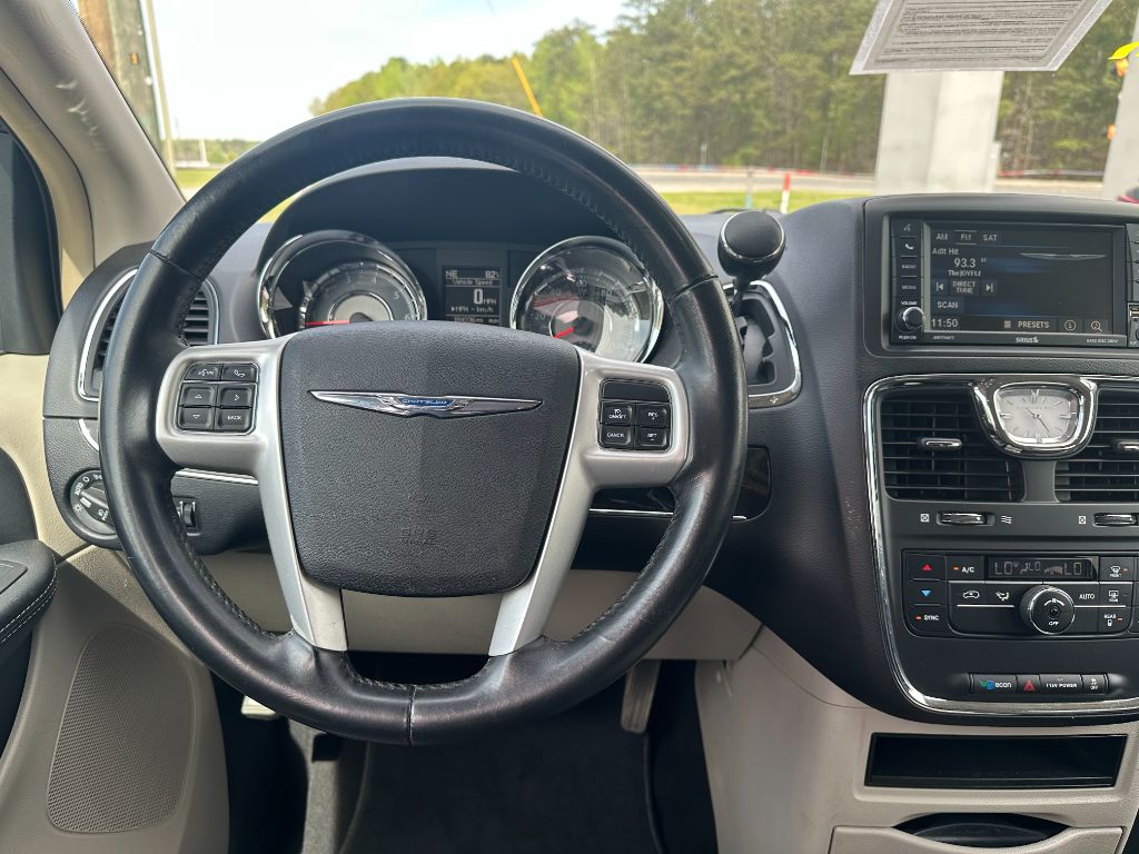 2016 Chrysler Town & Country Touring photo