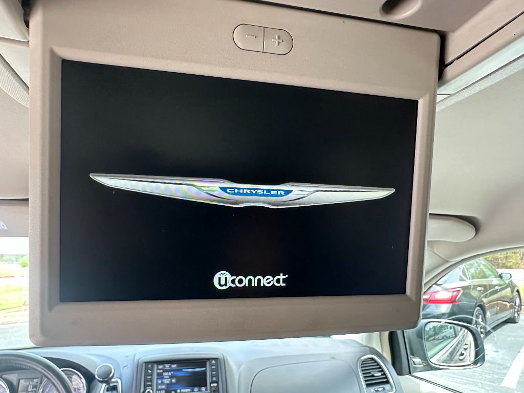 2016 Chrysler Town & Country Touring photo