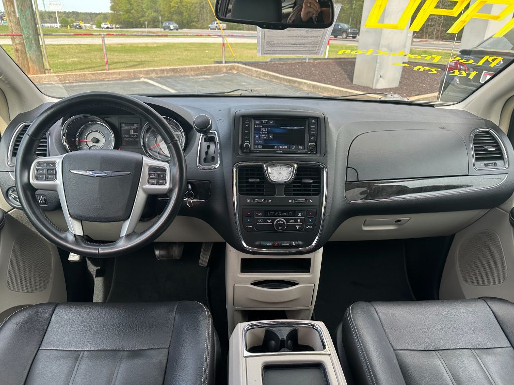 2016 Chrysler Town & Country Touring photo