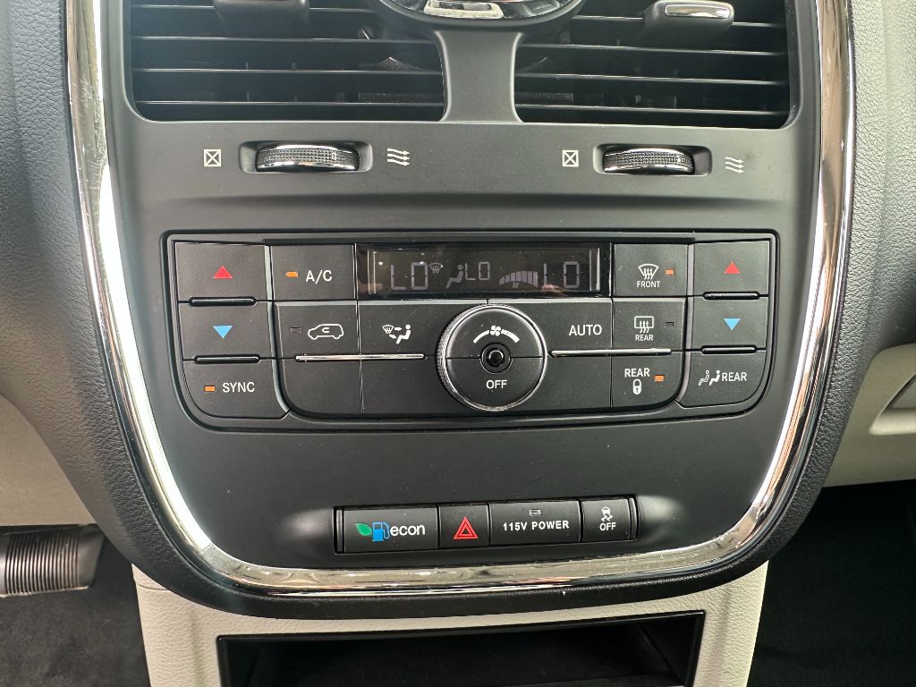2016 Chrysler Town & Country Touring photo