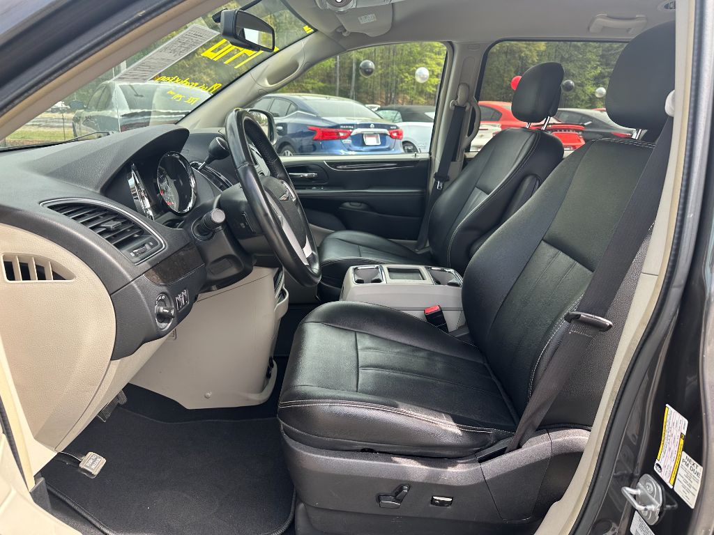 2016 Chrysler Town & Country Touring photo