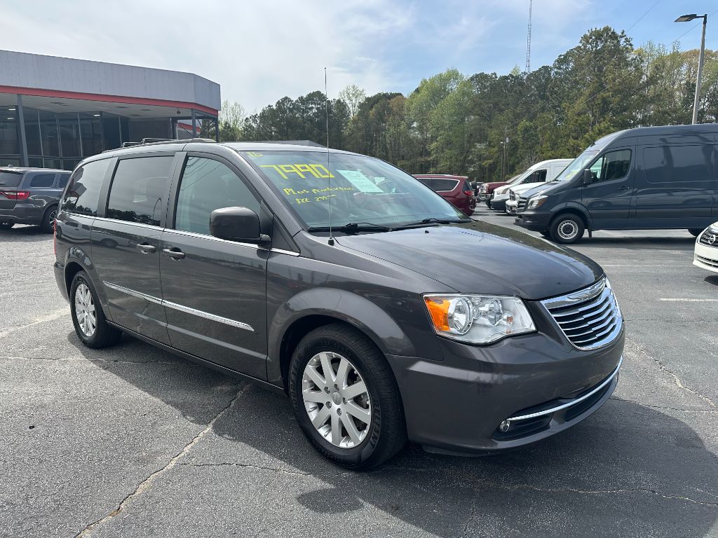 2016 Chrysler Town & Country Touring photo