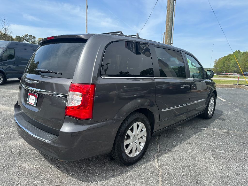 2016 Chrysler Town & Country Touring photo