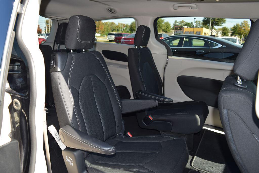 2023 Chrysler Pacifica Hybrid Touring L photo 24
