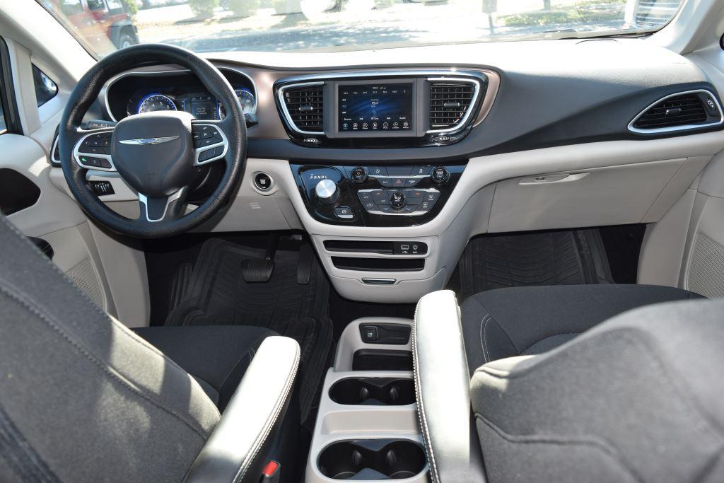 2023 Chrysler Pacifica Hybrid Touring L photo 27