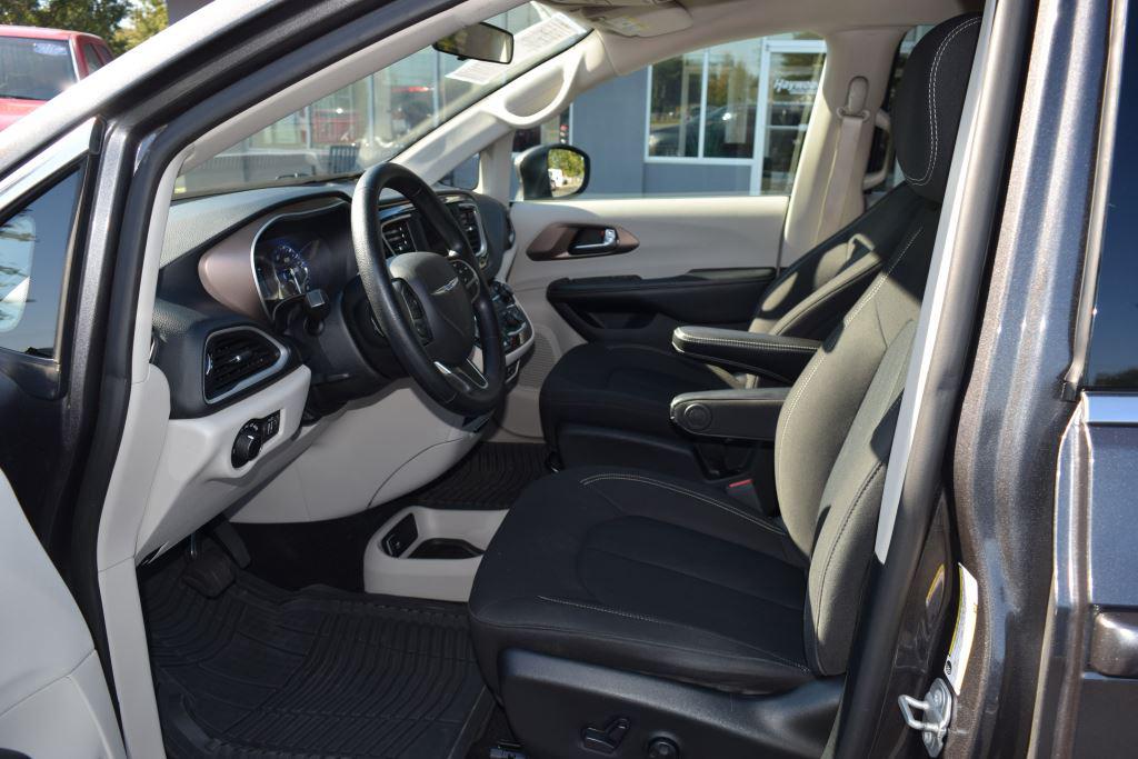 2023 Chrysler Pacifica Hybrid Touring L photo 22