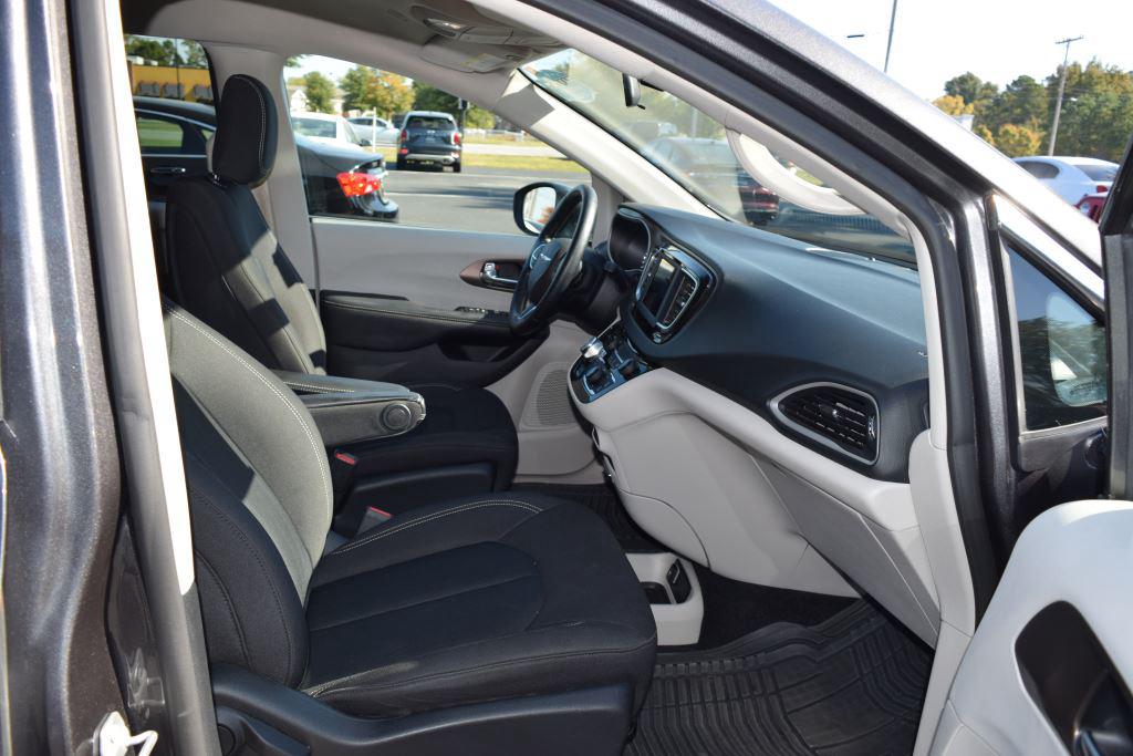 2023 Chrysler Pacifica Hybrid Touring L photo 23