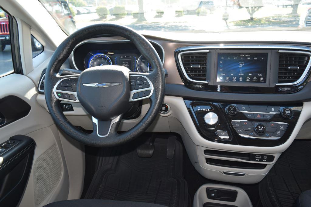 2023 Chrysler Pacifica Hybrid Touring L photo 28