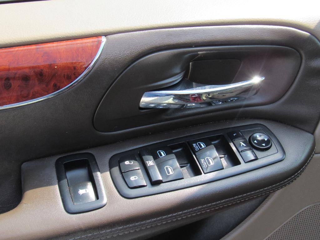 2013 Chrysler Town & Country Touring photo