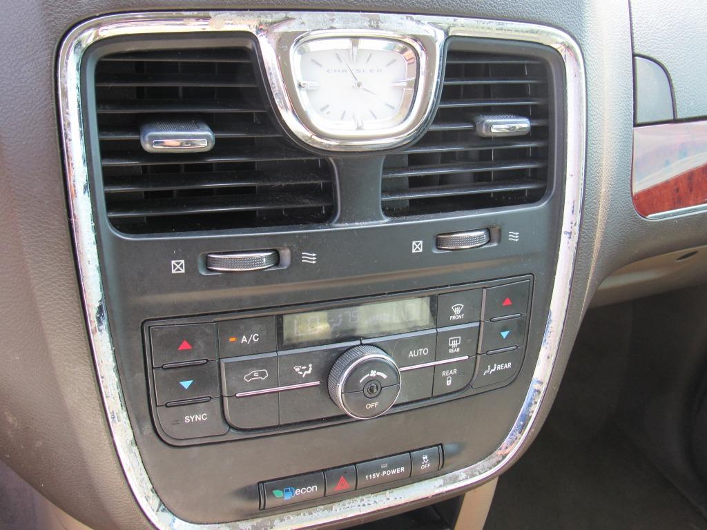 2013 Chrysler Town & Country Touring photo