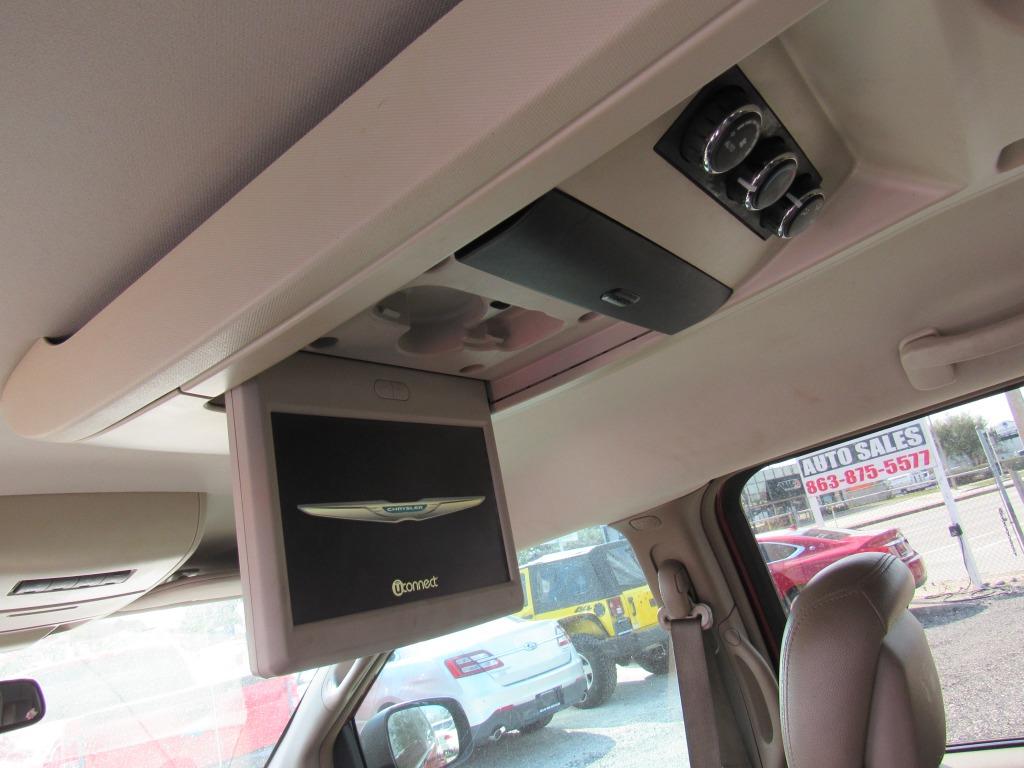 2013 Chrysler Town & Country Touring photo