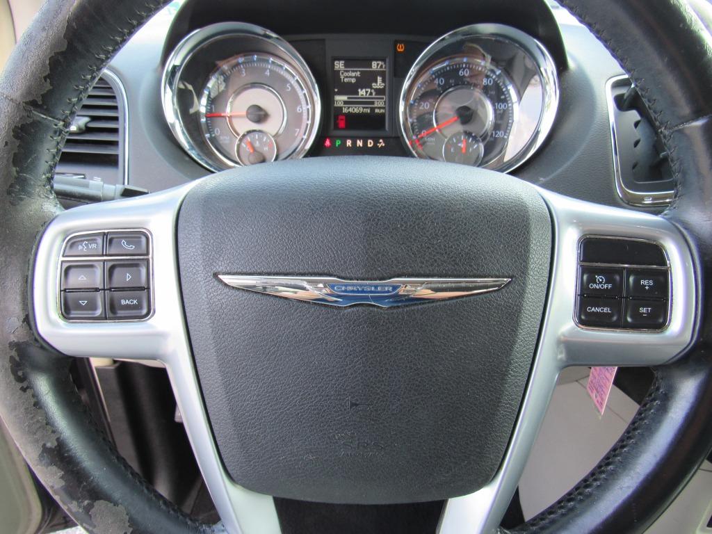 2013 Chrysler Town & Country - $9,995
