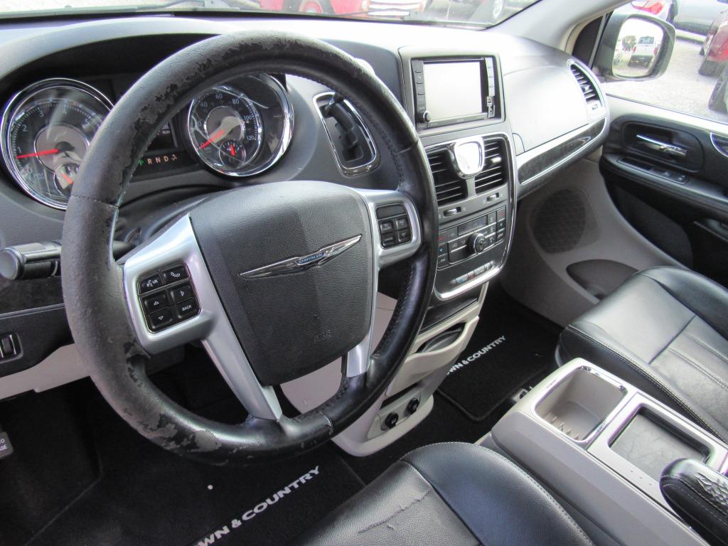 2013 Chrysler Town & Country - $9,995