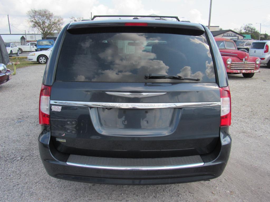 2013 Chrysler Town & Country - $9,995