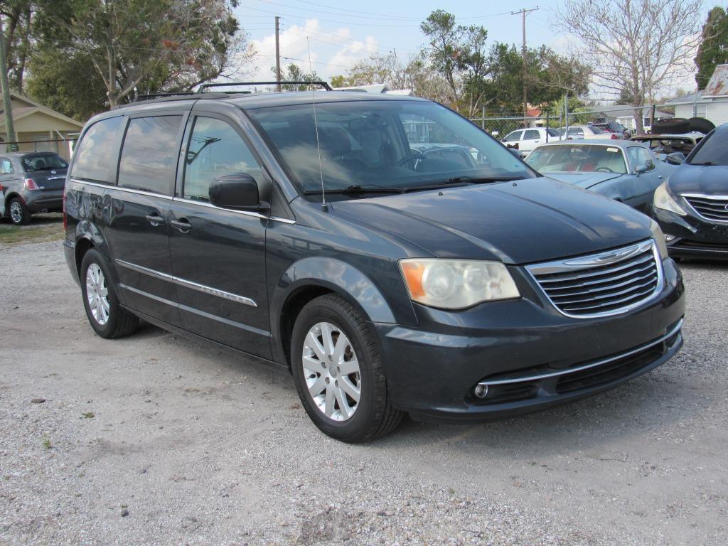 2013 Chrysler Town & Country Touring photo