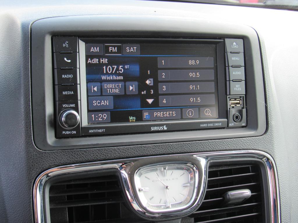 2013 Chrysler Town & Country Touring photo