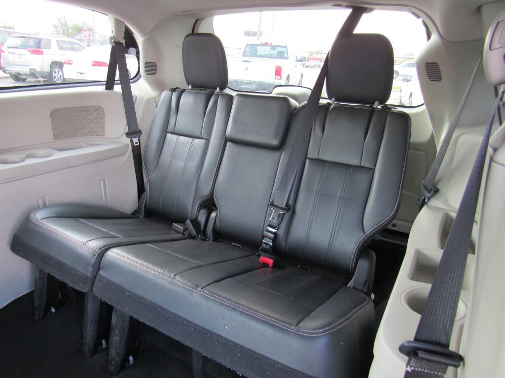 2013 Chrysler Town & Country Touring photo