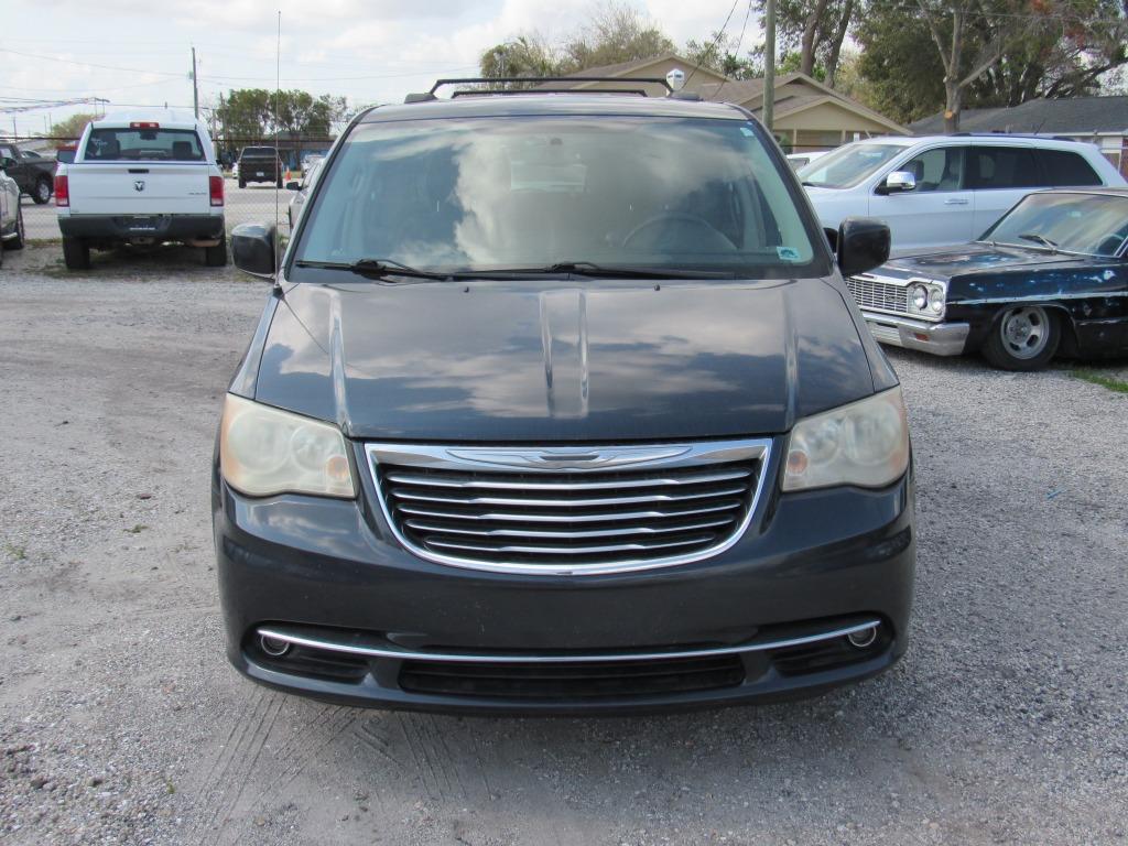 2013 Chrysler Town & Country - $9,995