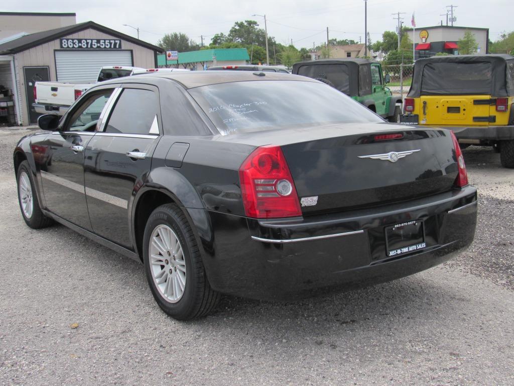 2010 Chrysler 300 Touring photo
