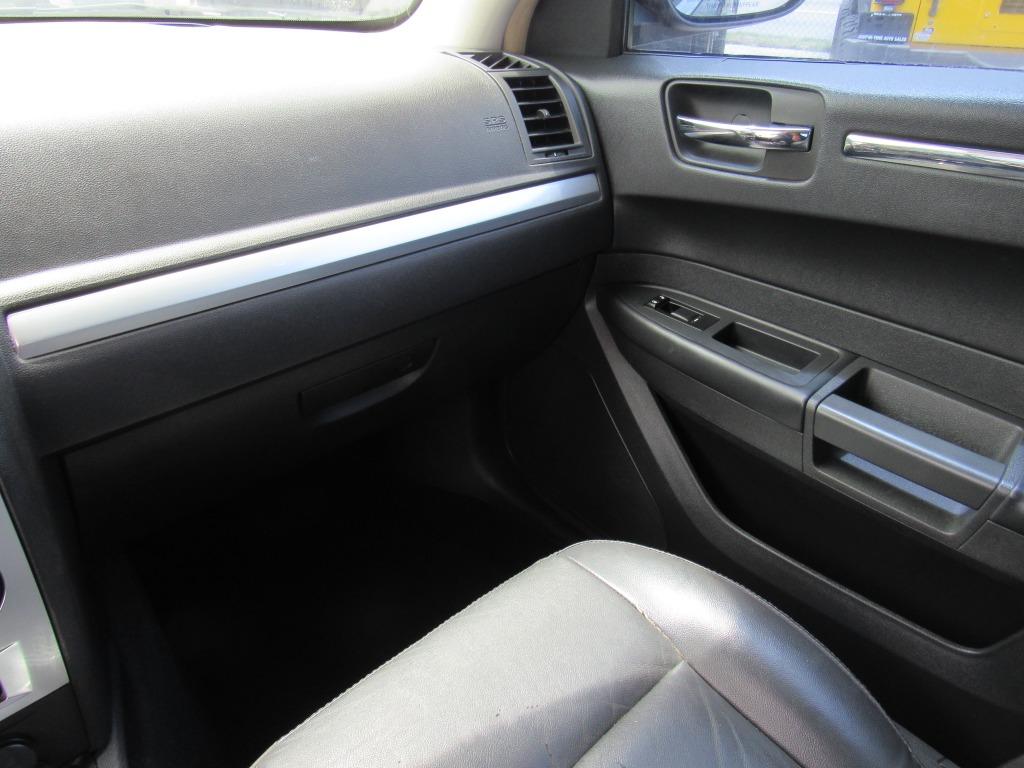 2010 Chrysler 300 Touring photo
