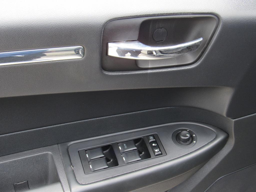 2010 Chrysler 300 Touring photo