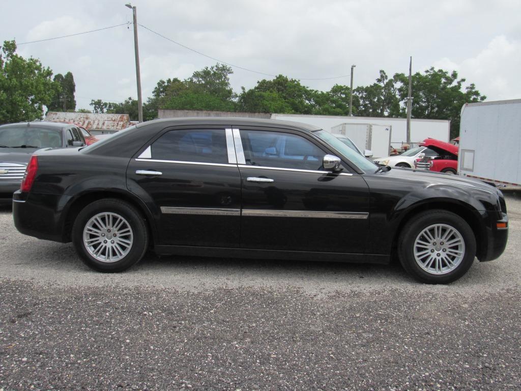 2010 Chrysler 300 Touring photo
