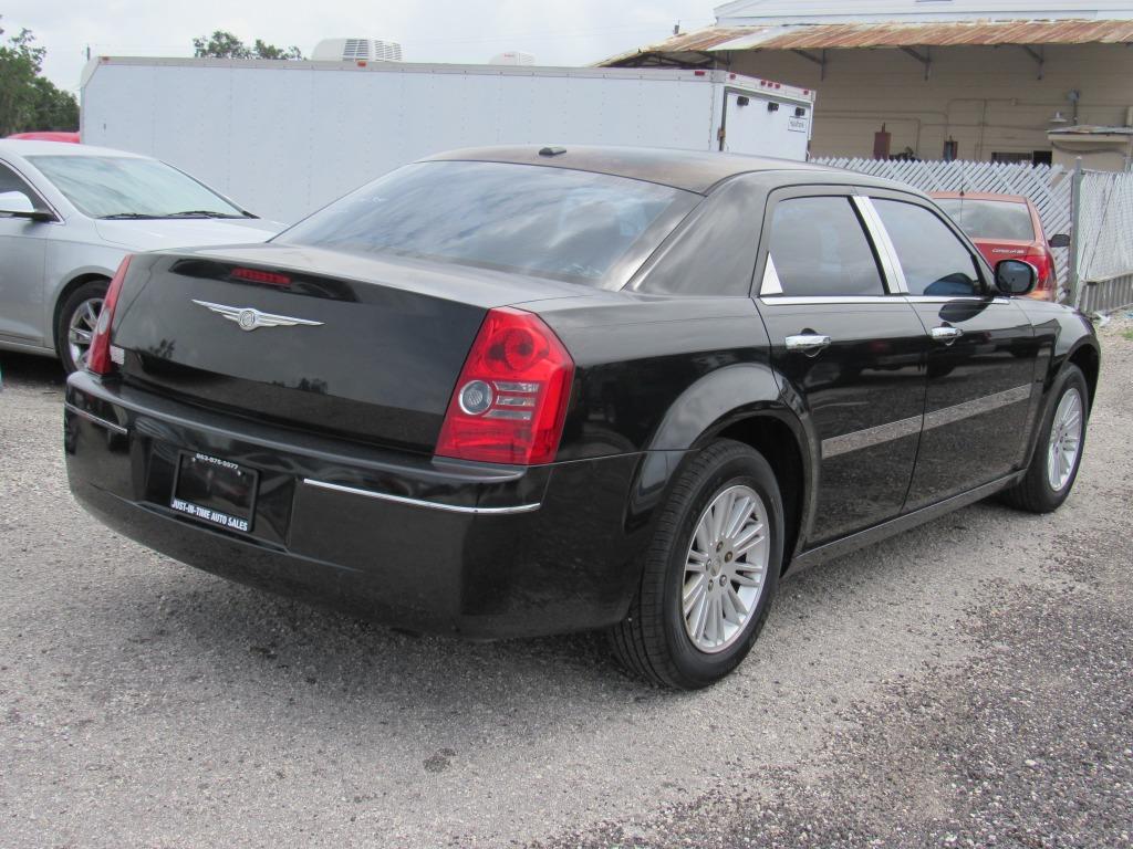 2010 Chrysler 300 Touring photo