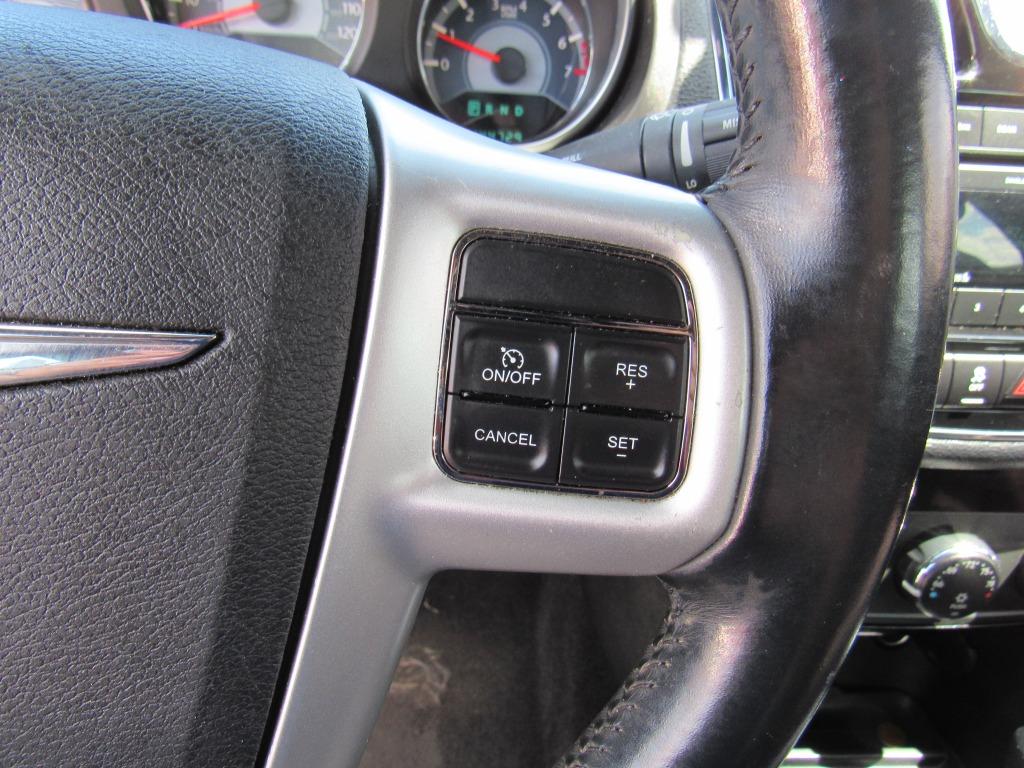 2013 Chrysler 200 Touring photo