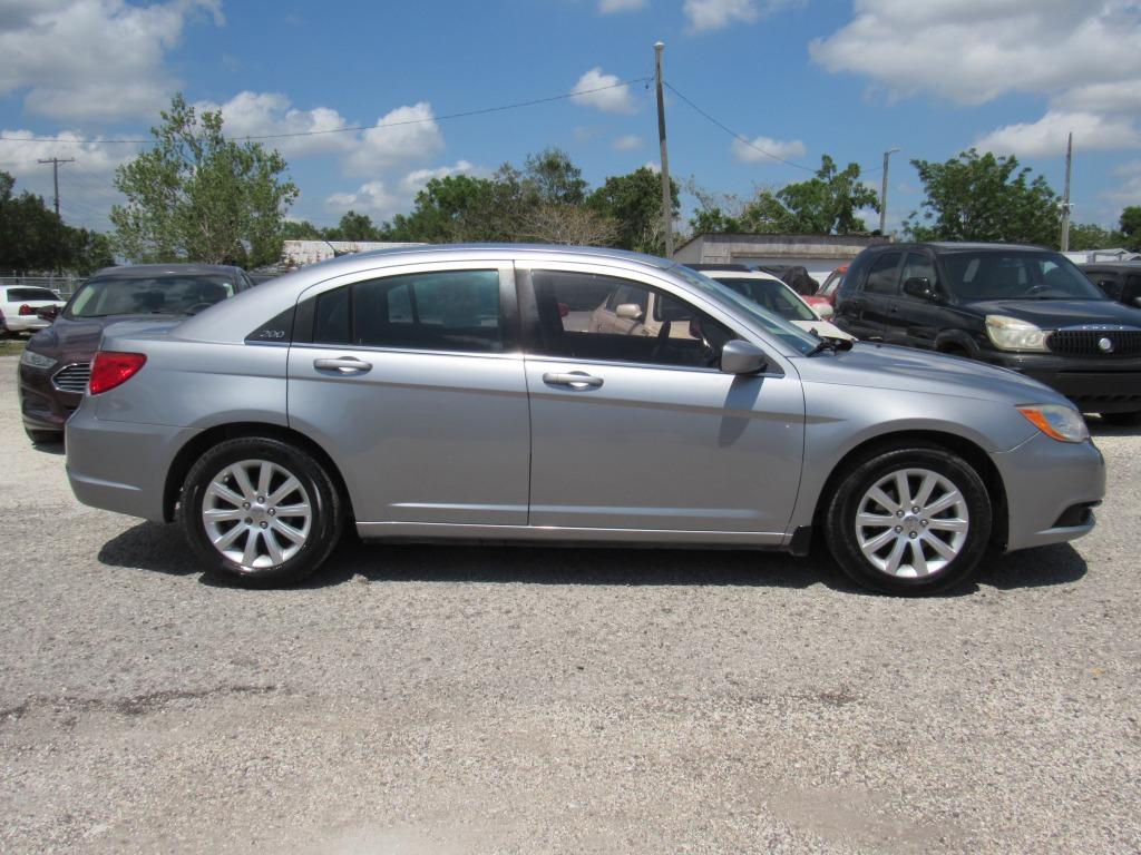 2013 Chrysler 200 Touring photo
