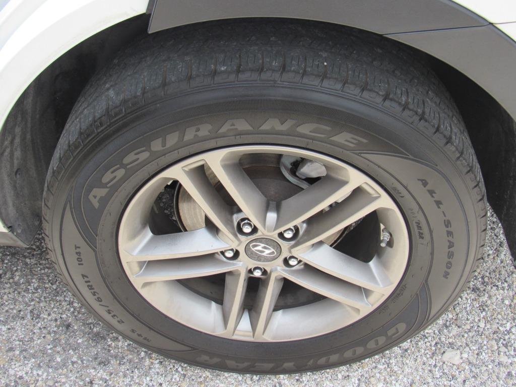 2016 Hyundai Santa Fe Sport - $12,995