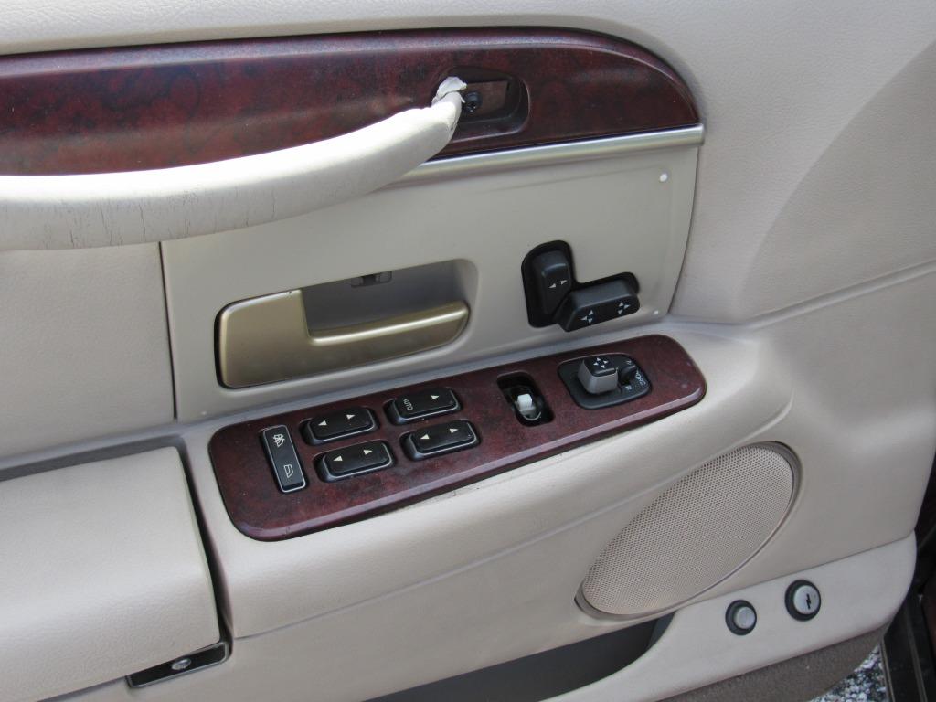 2003 Lincoln Town Car - $3,995