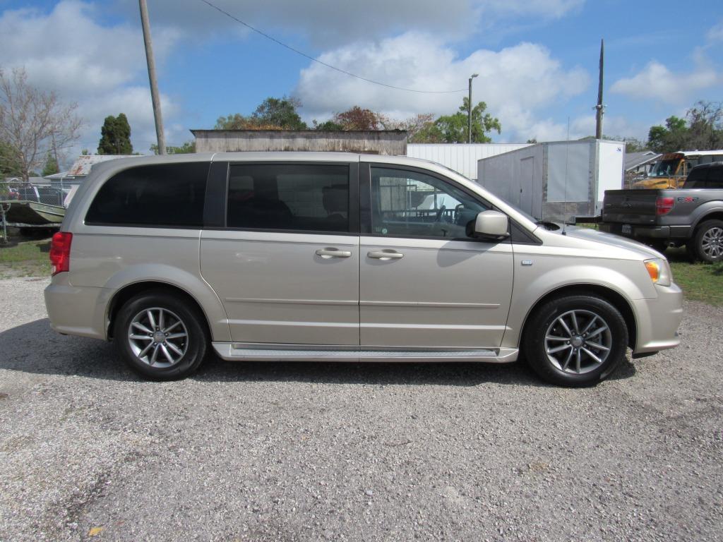 2014 Dodge Grand Caravan - $10,995