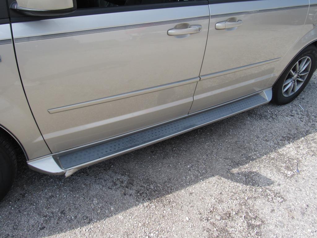 2014 Dodge Grand Caravan - $10,995