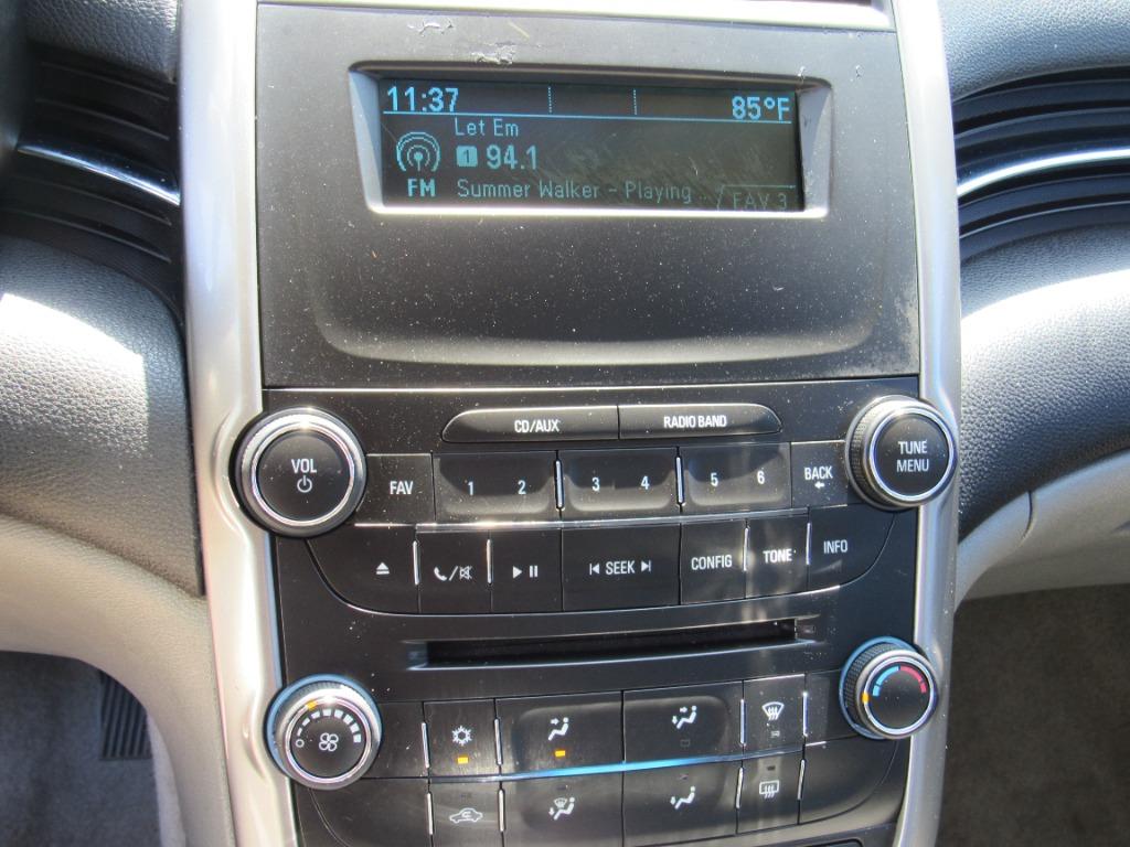 2015 Chevrolet Malibu - $9,995