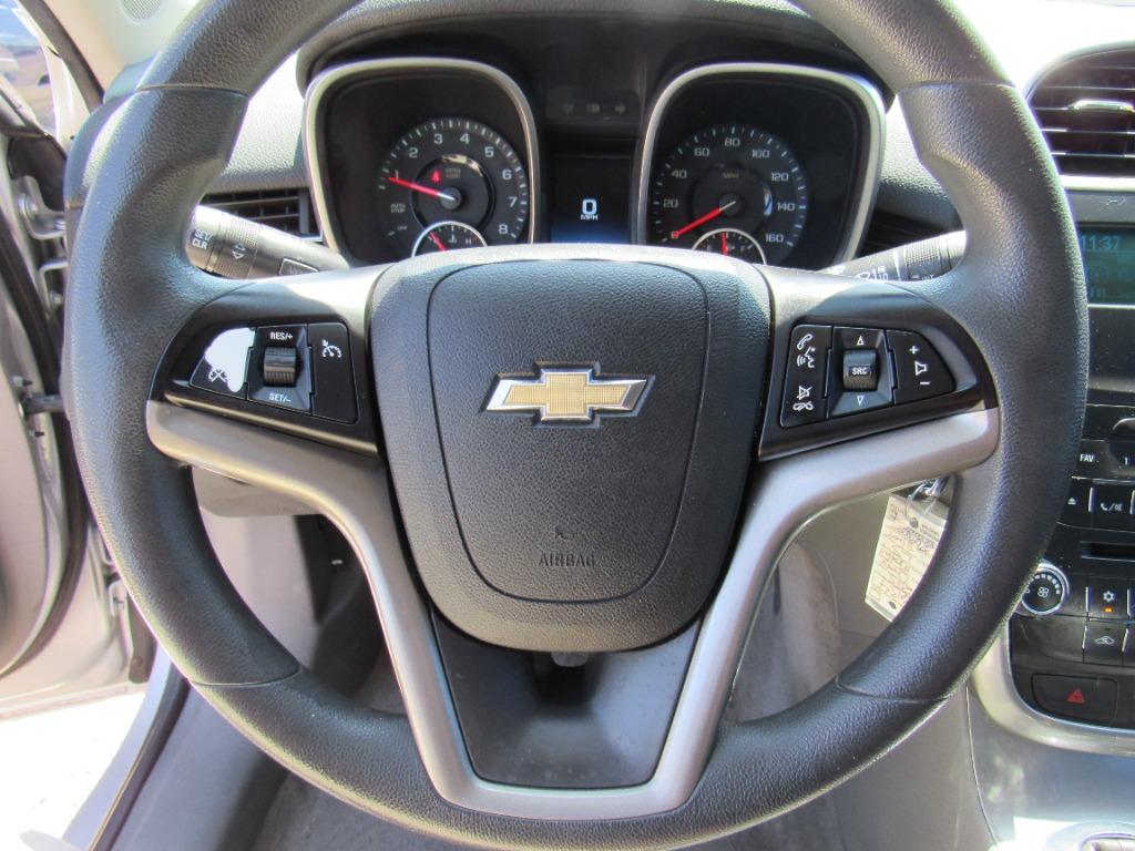 2015 Chevrolet Malibu - $9,995