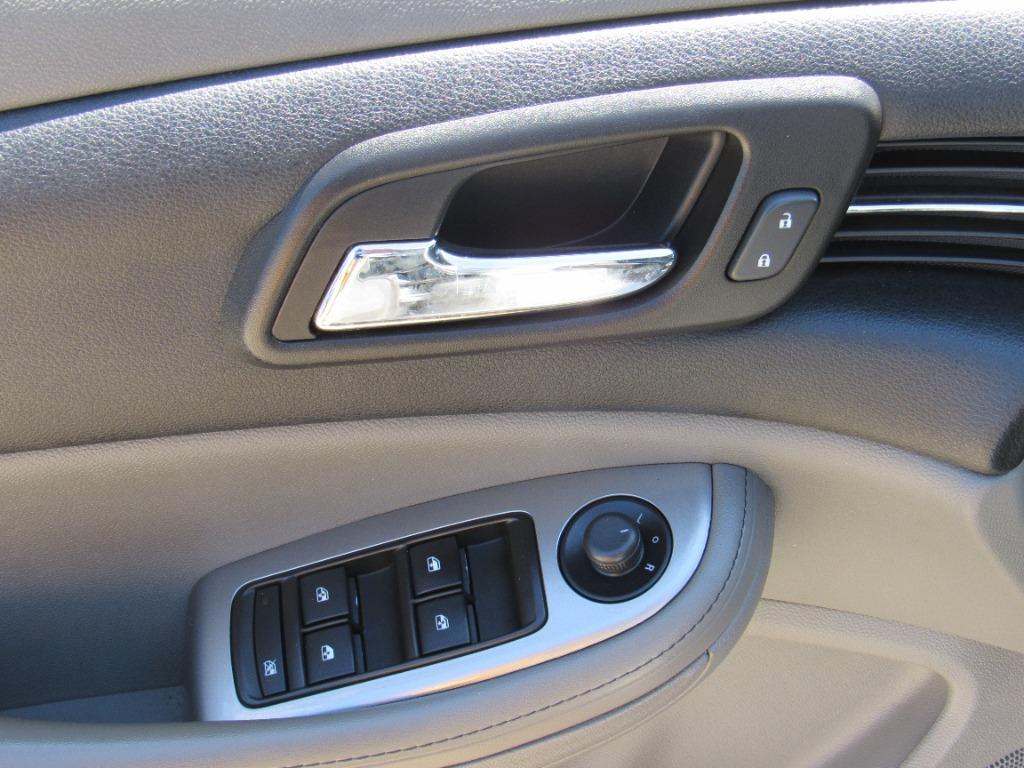 2015 Chevrolet Malibu - $9,995